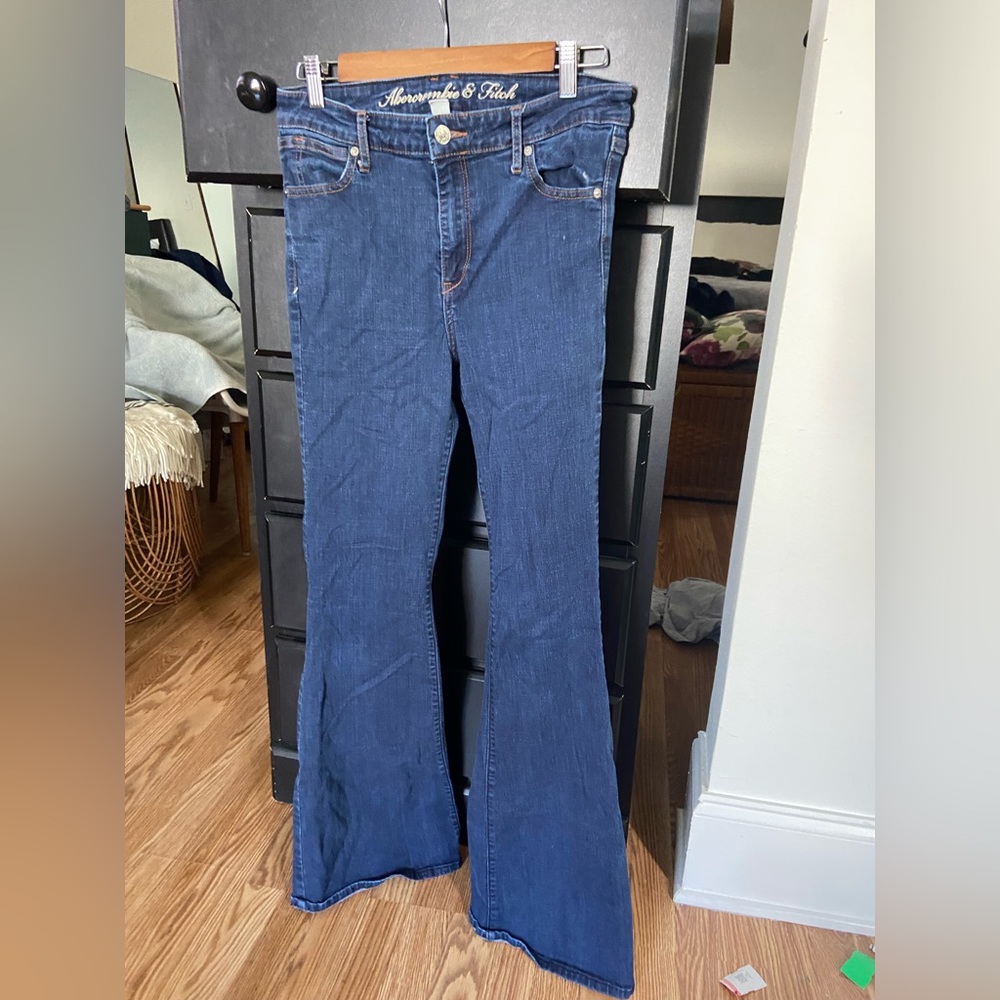 ABERCROMBIE & FITCH flare leg jeans size 8‎ regular (W29 L34)